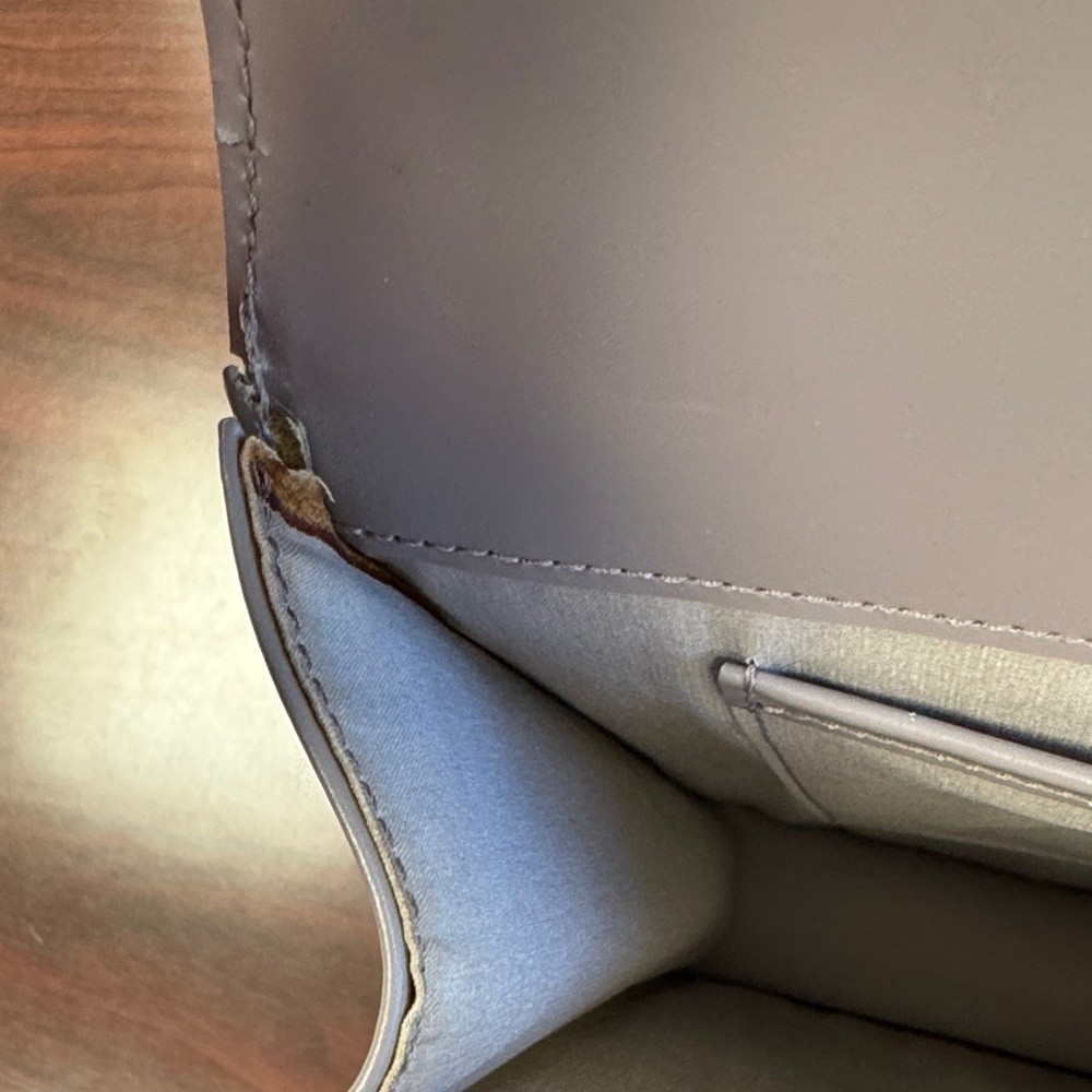 Louis Vuitton Epi Leather Ramatuelle Vintage Lilac Messenger Bag. - Picture 10 of 16